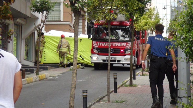 Şişli'de yoldan geçenlerin üstüne kezzap döktü