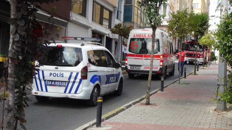 Şişli'de yoldan geçenlerin üstüne kezzap döktü