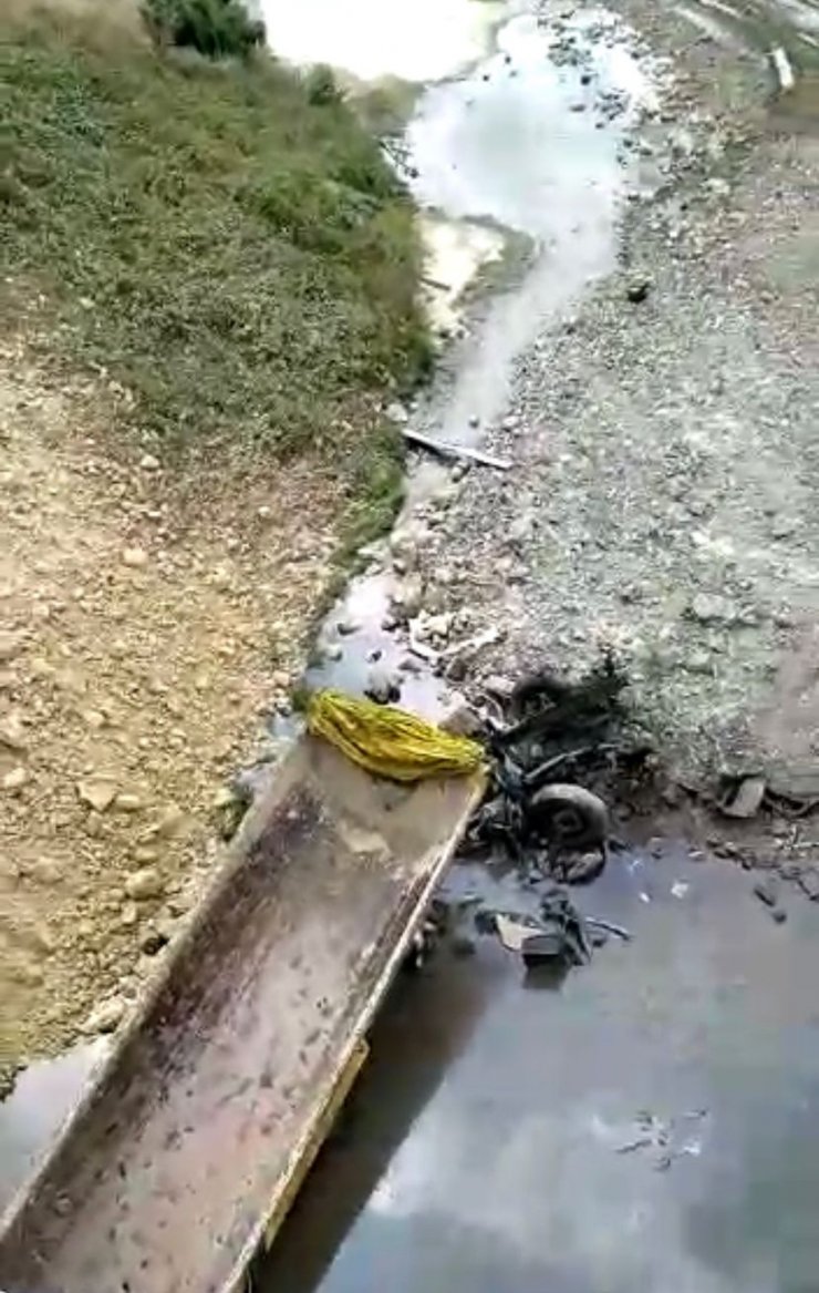 Sultangazi'de TIR dereye düştü