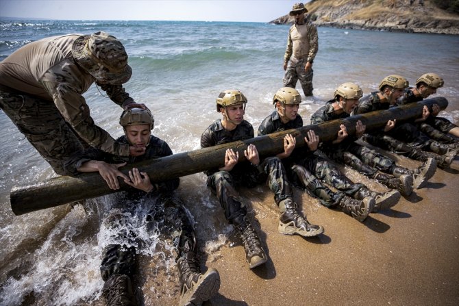 Türk milletinin göğsünü kabartan tim: SAS