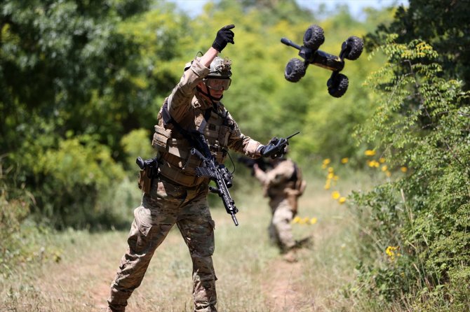 Türk milletinin göğsünü kabartan tim: SAS