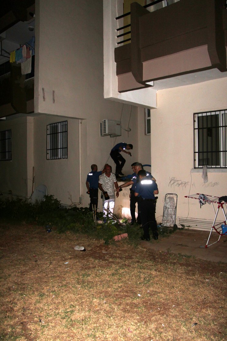 14'üncü kattan beton zemine düşüp, ağır yaralandı