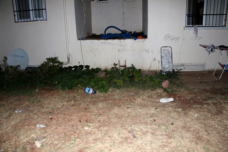 14'üncü kattan beton zemine düşüp, ağır yaralandı