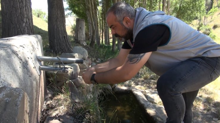 42 yıl önce terk edilen 'gizemli köy'de defineci talanı