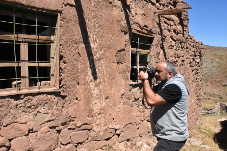 42 yıl önce terk edilen 'gizemli köy'de defineci talanı