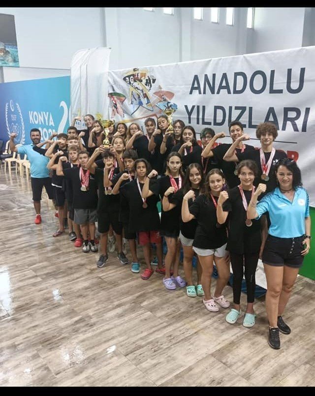 Analig yüzme Türkiye finallerinde Denizli karması tarih yazdı