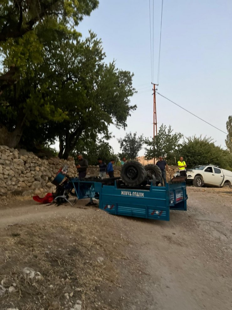 Bahçe dönüşü patpat devrildi: 3 yaralı