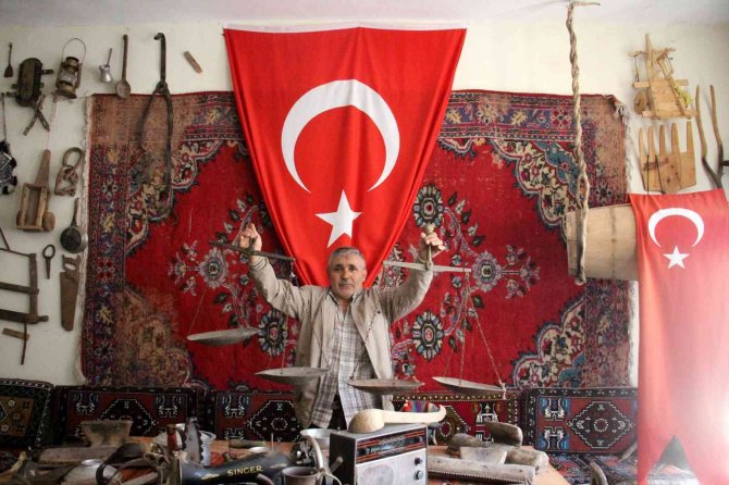 Bu okula girenler zaman yolculuğuna çıkıyor