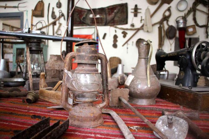 Bu okula girenler zaman yolculuğuna çıkıyor