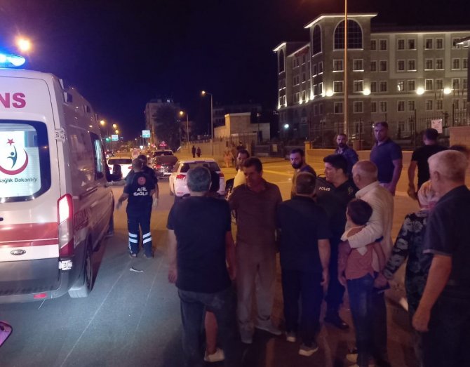 Çalışma yapılan yolda motosiklet devrildi: 2 yaralı