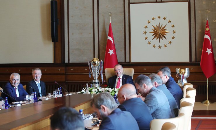 Cumhurbaşkanı Erdoğan, Trabzonspor'u kabul etti