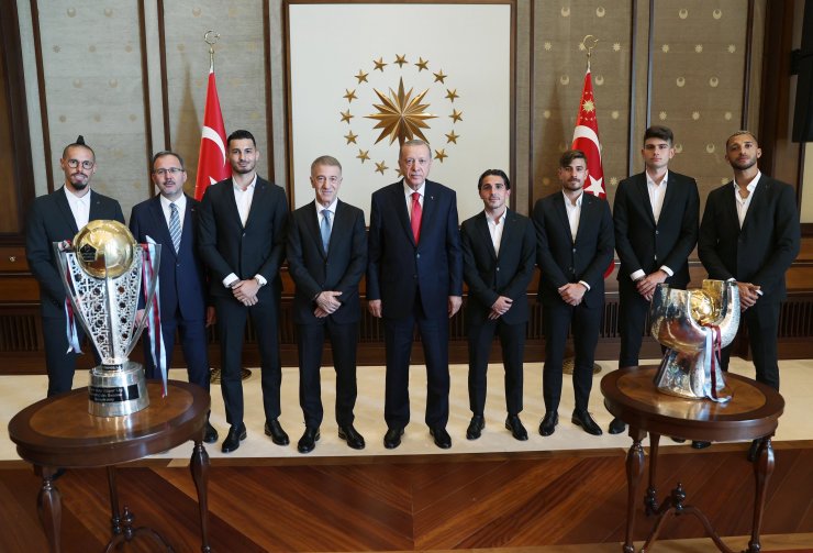 Cumhurbaşkanı Erdoğan, Trabzonspor'u kabul etti
