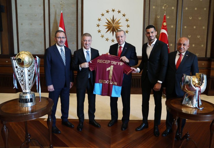 Cumhurbaşkanı Erdoğan, Trabzonspor'u kabul etti