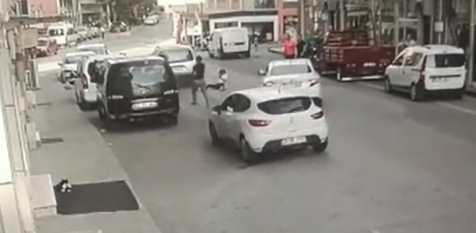 Dur ihtarına uymadı, araçla polise çarpıp kaçtı