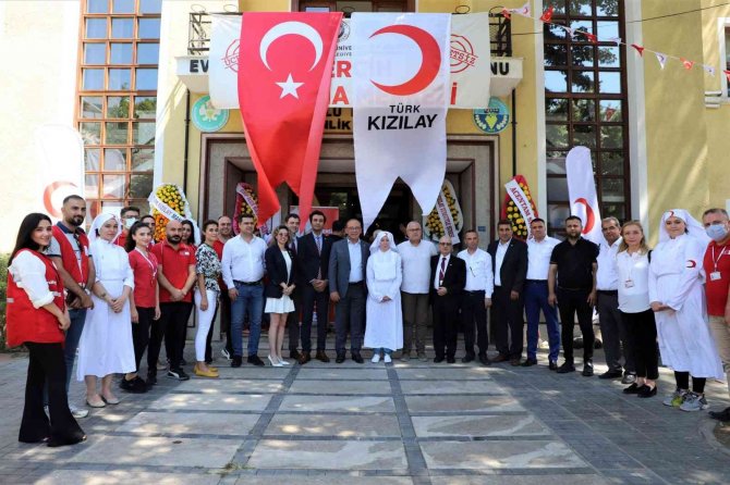 Nikahlarını kıydırıp, kan bağışında bulundular