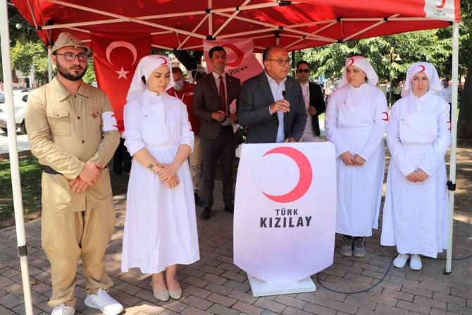 Nikahlarını kıydırıp, kan bağışında bulundular