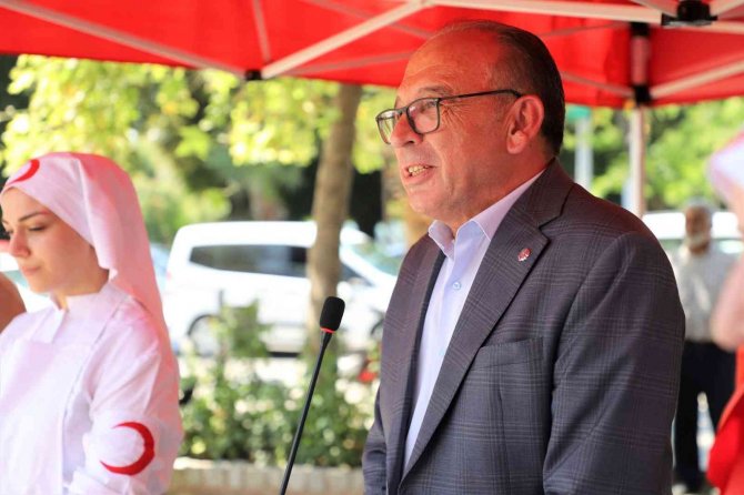 Nikahlarını kıydırıp, kan bağışında bulundular