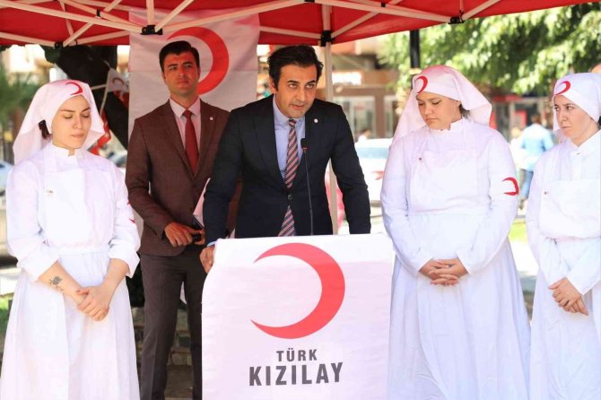 Nikahlarını kıydırıp, kan bağışında bulundular