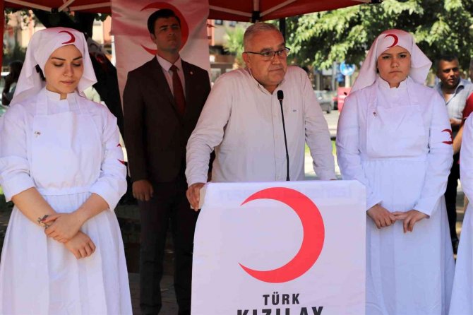 Nikahlarını kıydırıp, kan bağışında bulundular