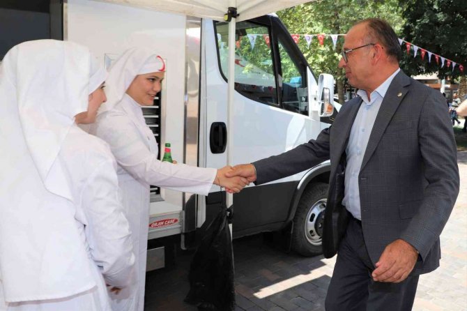 Nikahlarını kıydırıp, kan bağışında bulundular