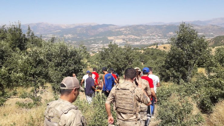 Tunceli'de kayalıklardan düşen çoban, hastanelik oldu