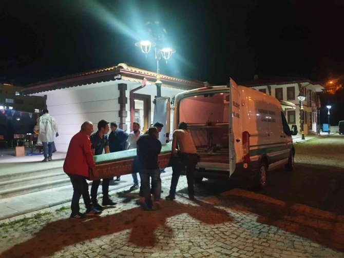 Yolda yürürken kalp krizi geçiren adam hayatını kaybetti