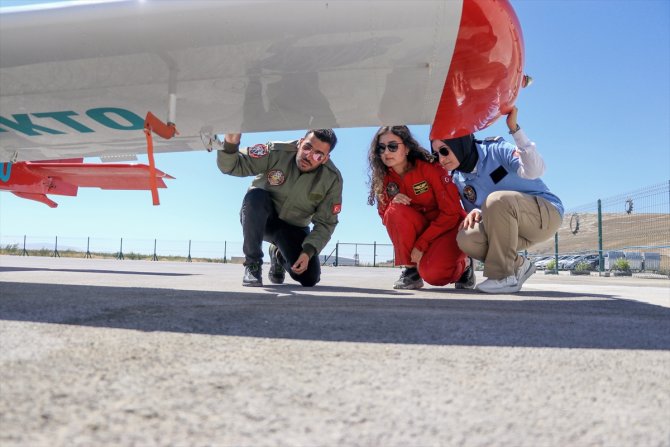 Anne kız aynı okulda pilotaj eğitimi alıyor