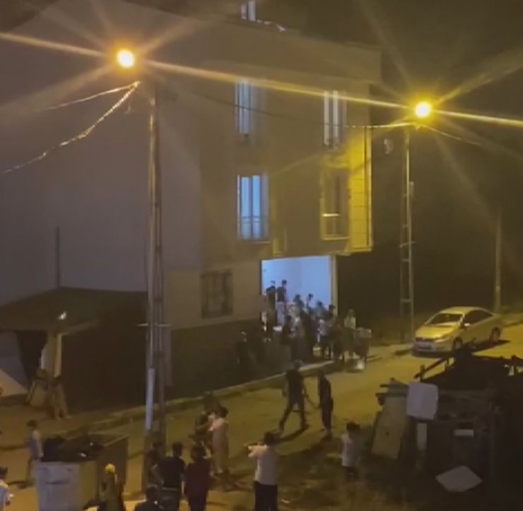 Arnavutköy'de "yan baktın" kavgası