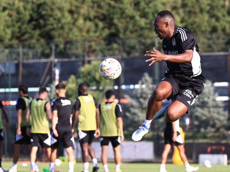 Beşiktaş'ta yeni transfer Masuaku ilk antrenmanına çıktı