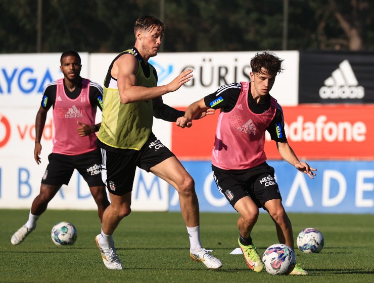 Beşiktaş'ta yeni transfer Masuaku ilk antrenmanına çıktı