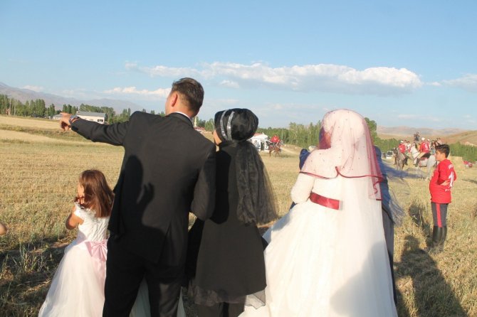 Bu kez ata gelin değil damat bindi