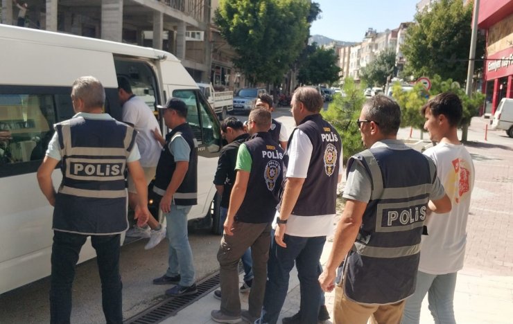 Burdur merkezli 9 ilde siber dolandırıcılık operasyonu: 5 tutuklama