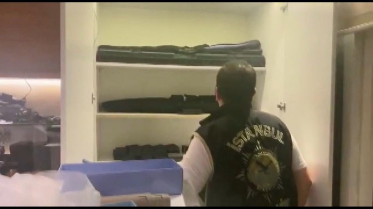 Çakarlı sahte meclis kartlı silah kaçakçısı