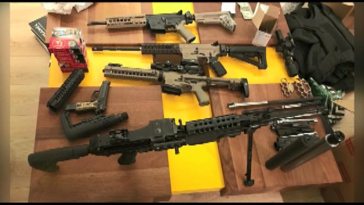 Çakarlı sahte meclis kartlı silah kaçakçısı