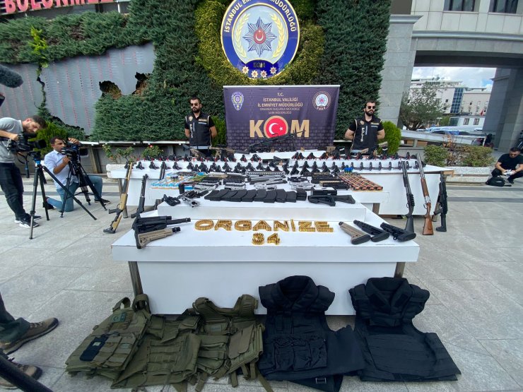 Çakarlı sahte meclis kartlı silah kaçakçısı