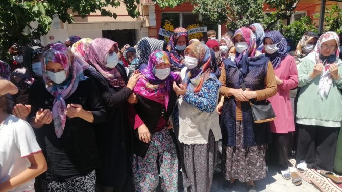 Çamur altında kalan işçiye gözü yaşlı veda