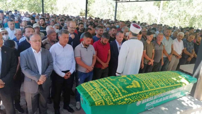 Çamur altında kalan işçiye gözü yaşlı veda