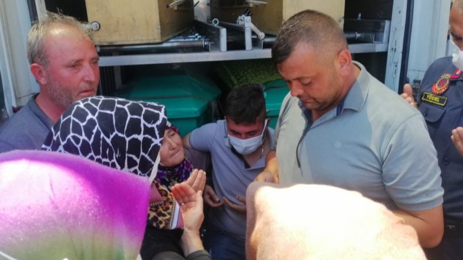 Çamur altında kalan işçiye gözü yaşlı veda