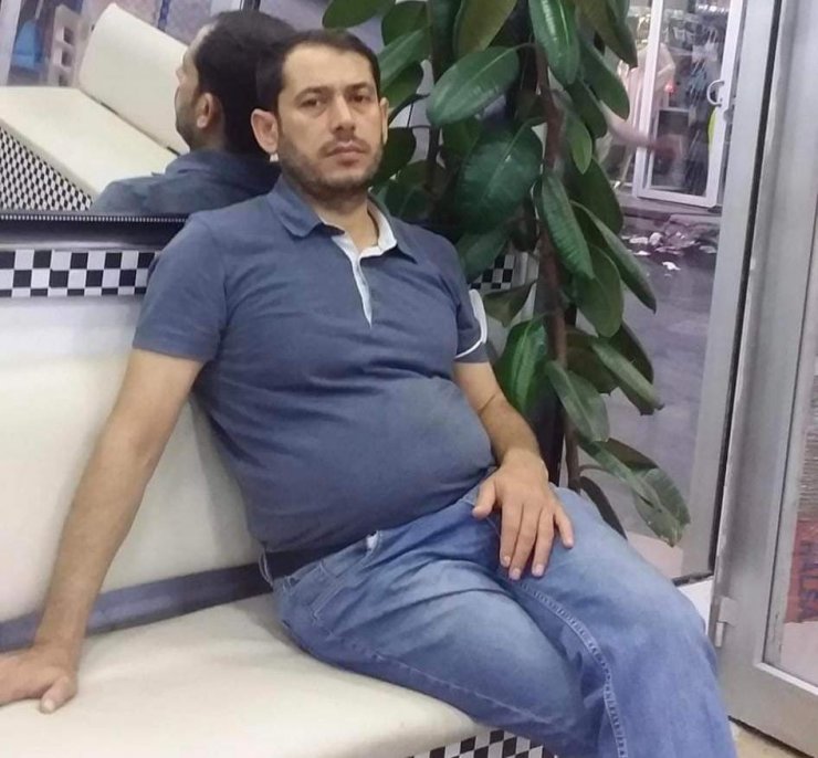 Gaziantep'te ters dönen hafif ticari aracın sürücüsü kurtarılamadı