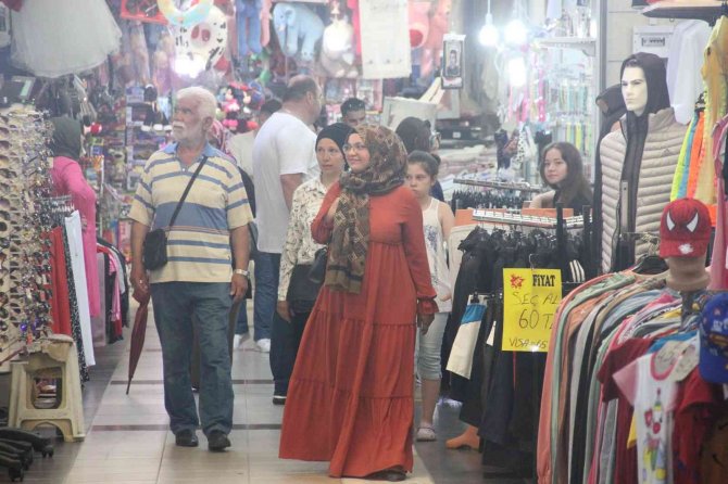 Gurbetçiler geldi, esnafın işi arttı