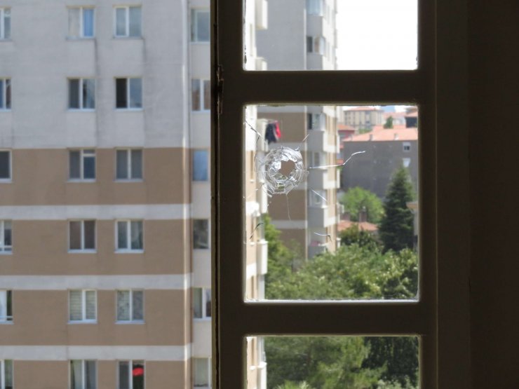 İşten çıkarılınca şantaj yaptığı ileri sürülen kadının eve silahlı saldırı düzenletti iddiası