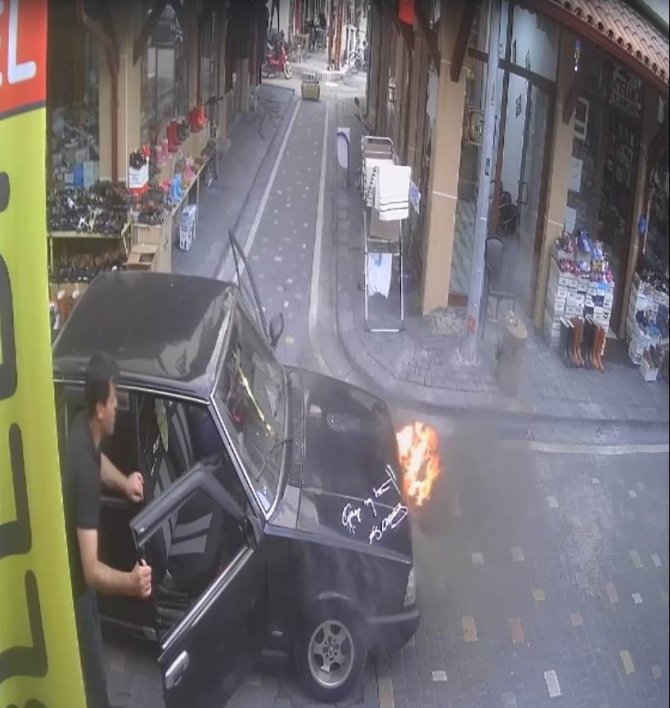 Konya'da facianın önüne geçildi! Seyir halindeki otomobilde yangın