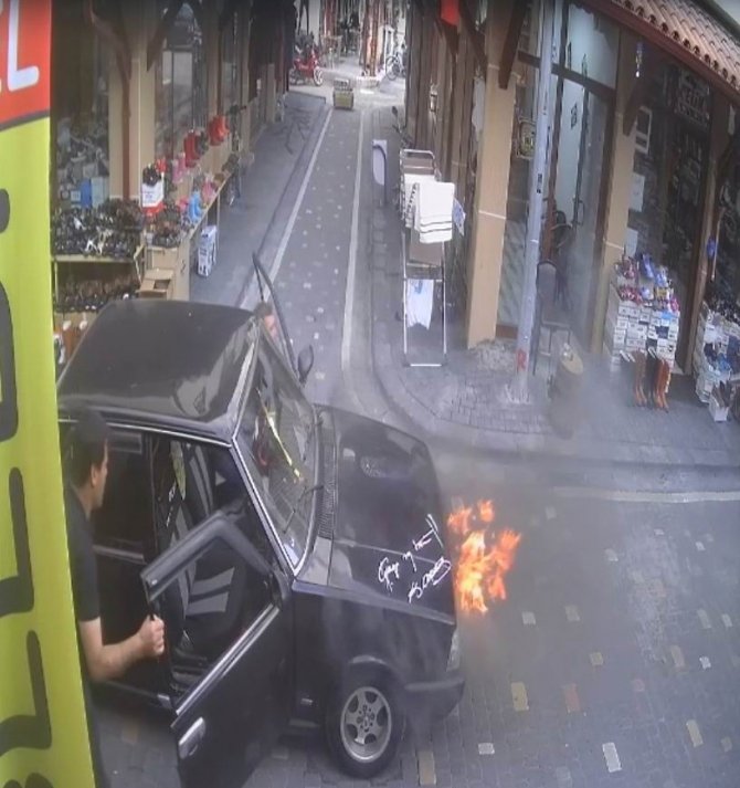 Konya'da facianın önüne geçildi! Seyir halindeki otomobilde yangın