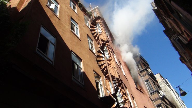 Otelde yangın paniği