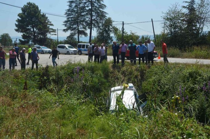Otomobil sulama kanalına düştü
