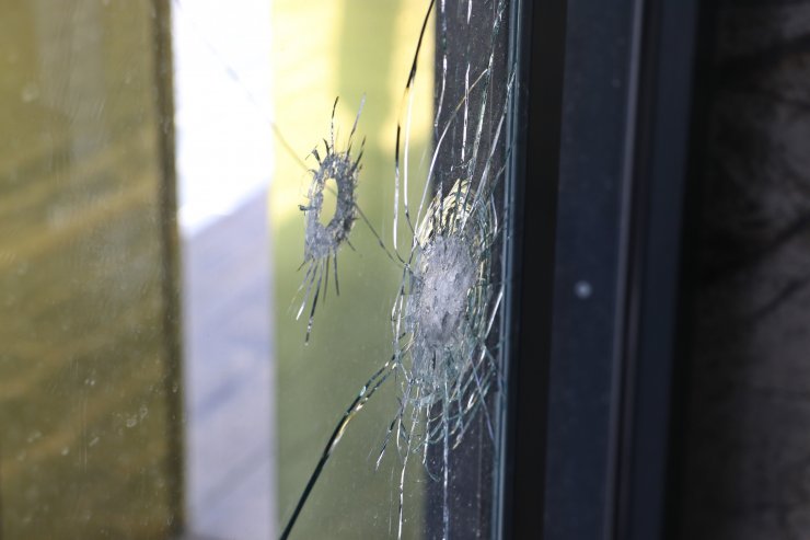 Plazaya 3 el ateş açıldı; o anlar kamerada