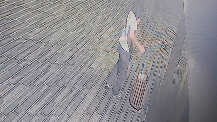 Plazaya 3 el ateş açıldı; o anlar kamerada