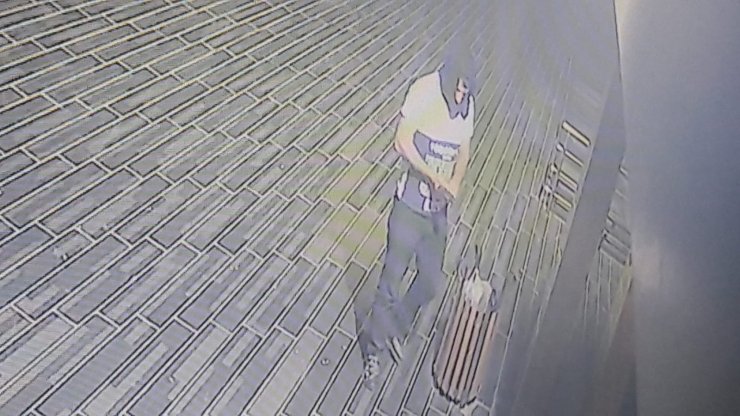 Plazaya 3 el ateş açıldı; o anlar kamerada