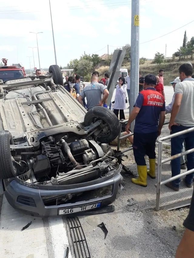 Sinop’ta ters dönen otomobildeki 2 kişi yaralandı