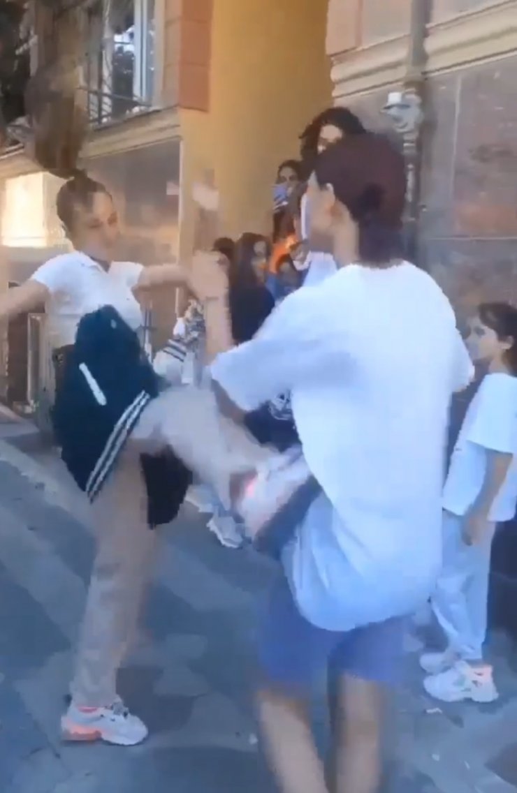 Sultangazi'de sokak dövüşlerini aratmayan görüntüler